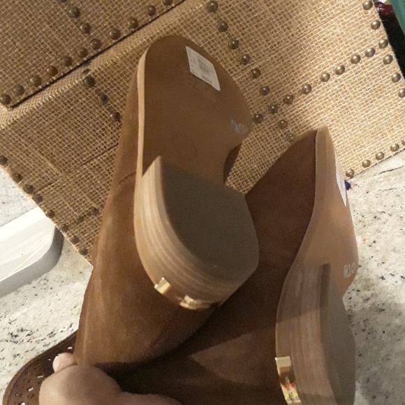 New Micheal Kors Camel color Suede Ankle boots - Picture 7 of 8